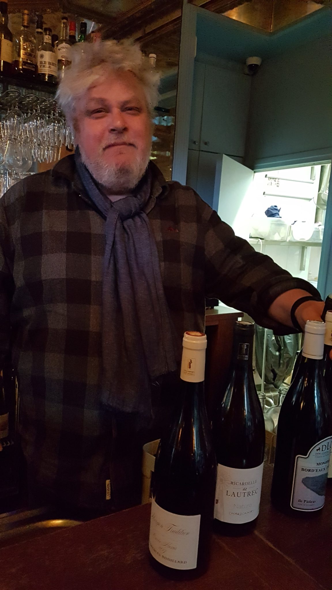 Élevé à Vincennes, devenu comédien et scénariste, Vincent Solignac a toujours voulu travailler dans l’univers des vins. Ce souhait est devenu une réalité