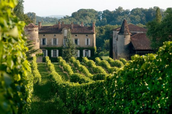 Le Château de Maniban vu des vignes