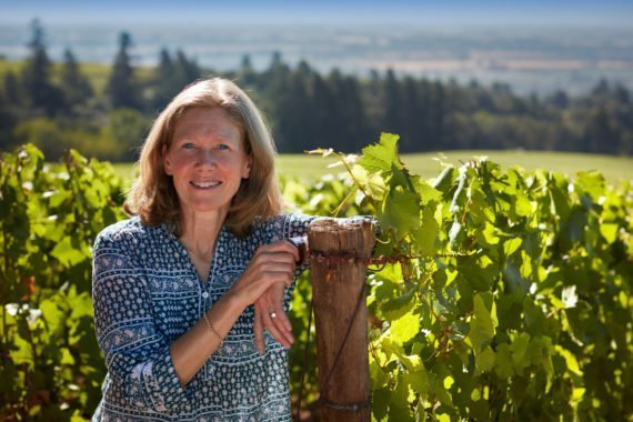 Véronique Boss-Drouhin, winemaker de la Maison Drouhin, dans les vignes de la Willamette Valley du Domaine Drouhin Oregon