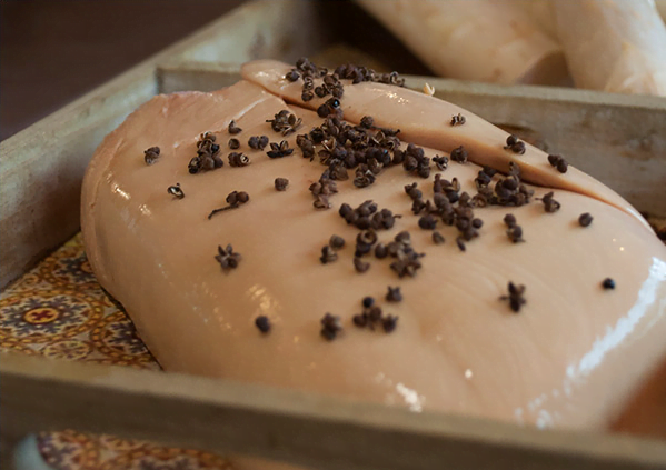 Foie gras cru avant d’être frit par Stéphane Jego 