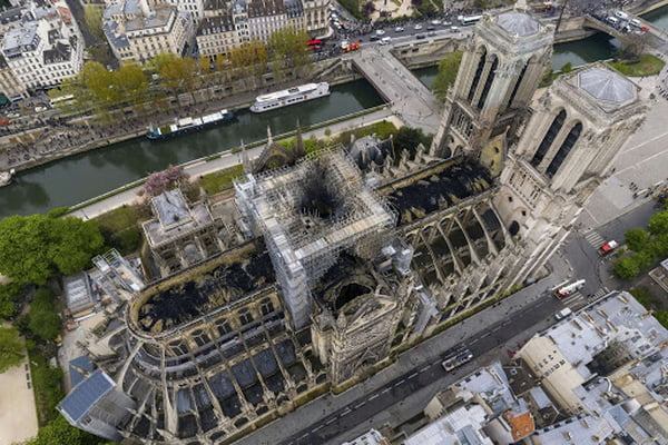notre-dame-de-paris-incendic3a9e-vue-du-ciel