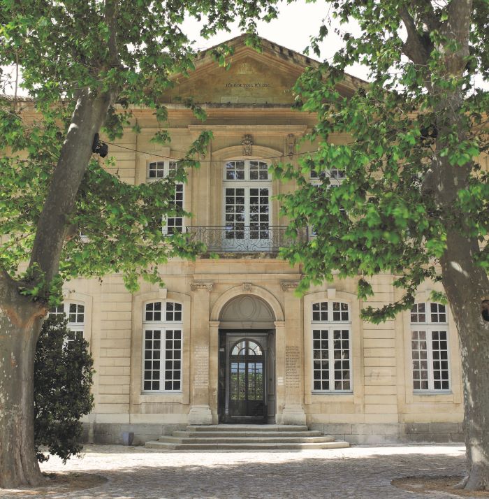 Depuis janvier 2000, la Cour Caumont La Collection Lambert en Avignon