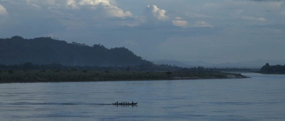 Prise de vue du film Grandir sur l’Irrawady River en Birmanie.