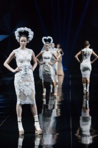Les défilés de mode structurent et stimulent ‘l’individuation du paraître’