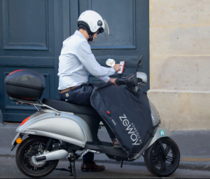 Zeway présente son premier scooter à trois roues électrique