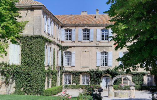 Château Bas, la nouvelle vie d’une AOC Coteaux d’Aix dynamisée par Catherine et Philippe Castéja.