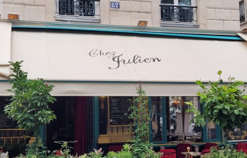 Le bistrot chic Chez Julien réussit la totale : terrasses ombragées et cuisine inventive