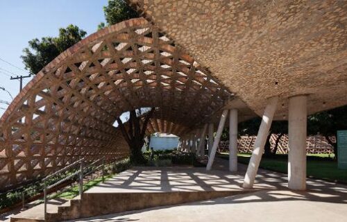 Avec sa brique, Solano Benitez dépasse l’architecture expérimentale